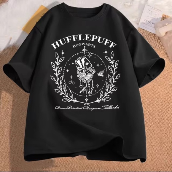 Tops - Harry Potter Hogwarts Hufflepuff Graphic Unique Minimalist Black White T Shirt M